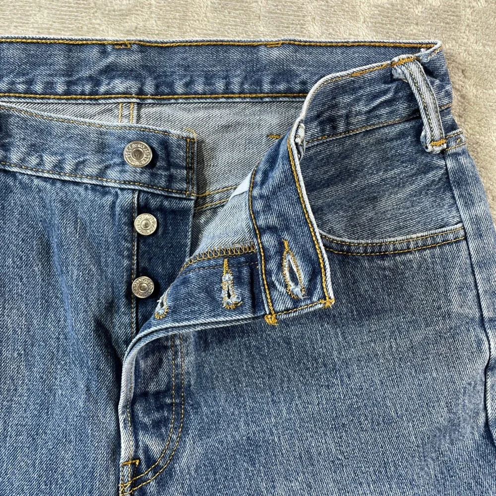 Levis measurements waist